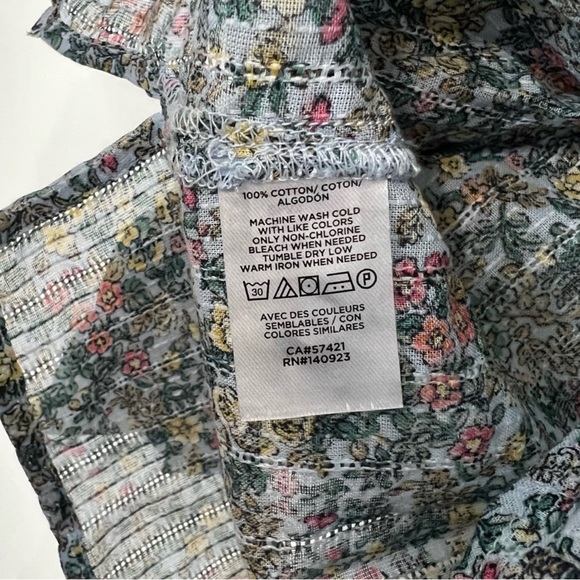 Brand New With Tag, LOFT Ditsy Floral Button Down Blouse - Picture 4 of 7